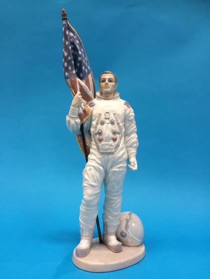 Lladro figure 'One giant leap for mankind' - Image 2 of 6