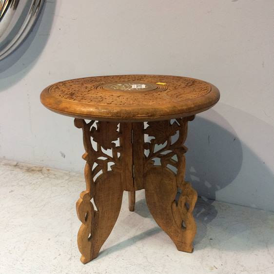 Small Indonesian carved table - Image 2 of 3