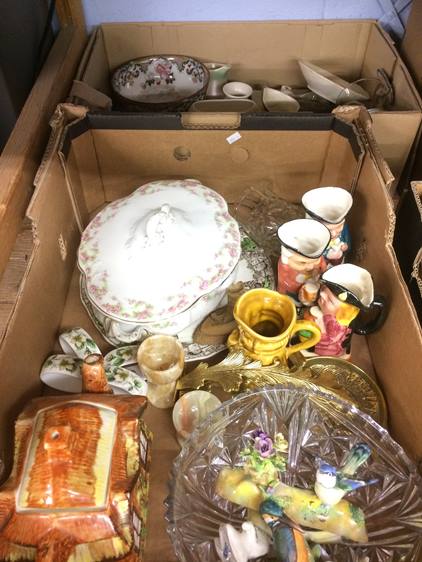 Four trays assorted china