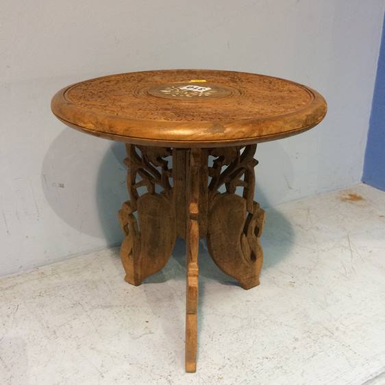 Small Indonesian carved table - Image 3 of 3