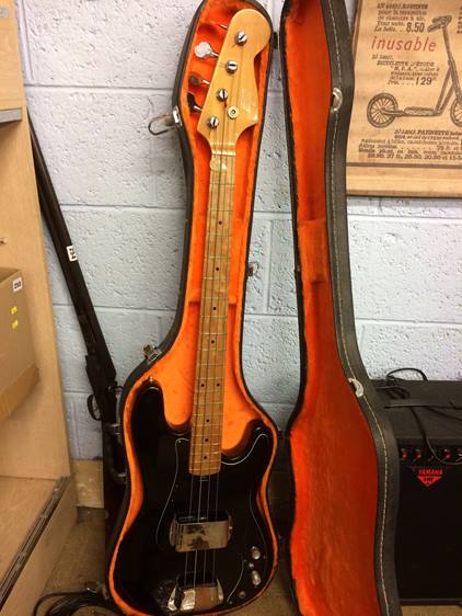 Hundo bass, case and amplifier - Image 2 of 2