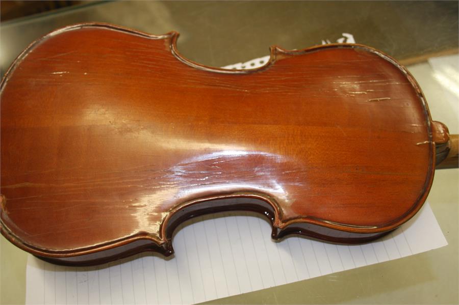 Violin and bow - Image 9 of 11