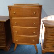 Oak chest of drawers