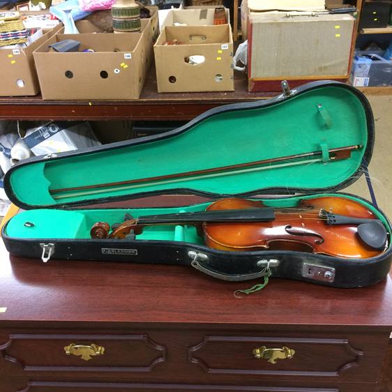 Violin and hard case - Image 2 of 5