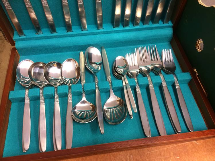 Two boxes of Oriental china and cutlery - Image 2 of 3