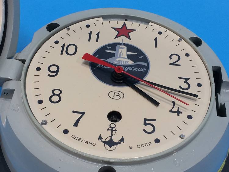 A Russian bulkhead Kuamqupckue submarine clock - Image 3 of 4