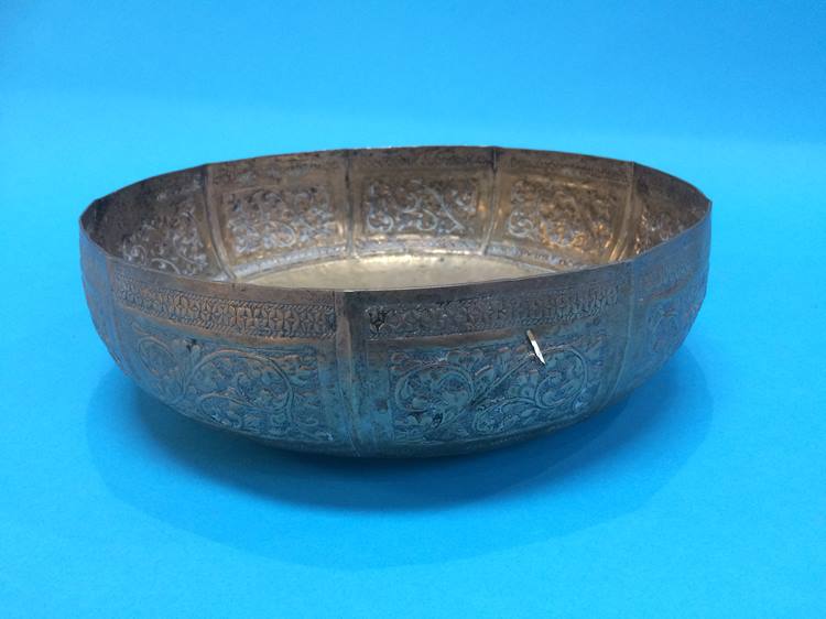 A Chinese embossed circular bowl - Image 3 of 3
