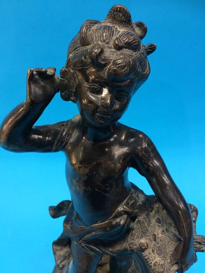 A bronze figure of a girl - Image 2 of 3