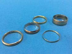 Three 9ct rings (7.8 grams) and two 18ct rings (3.5 grams) (5)