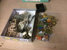 Tray of costume jewellery