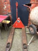 Pallet truck