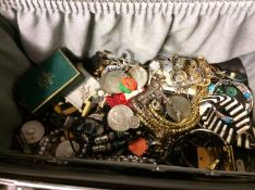 A Samsonite jewellery case and contents