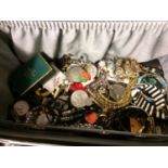 A Samsonite jewellery case and contents