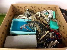 Quantity of costume jewellery