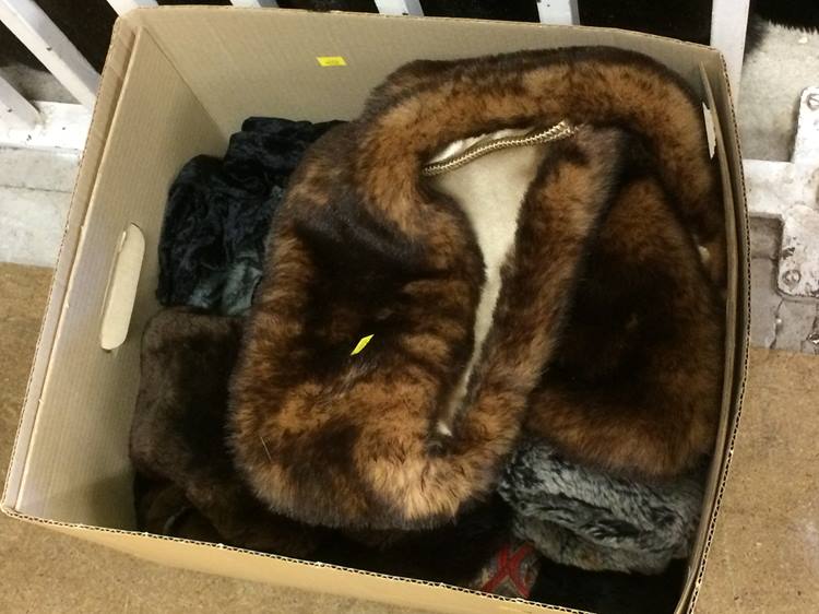 Quantity of fur and faux furs - Image 2 of 2