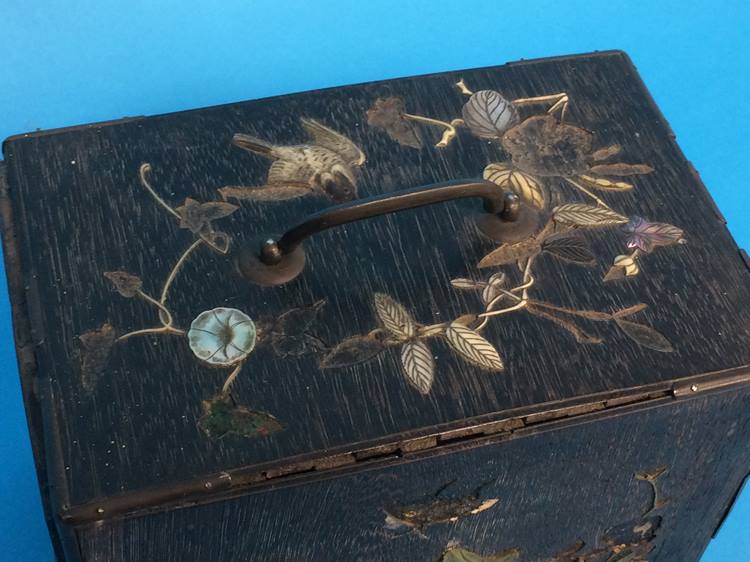 An Oriental travelling cabinet, decorated with Shibayama panels - Image 4 of 5