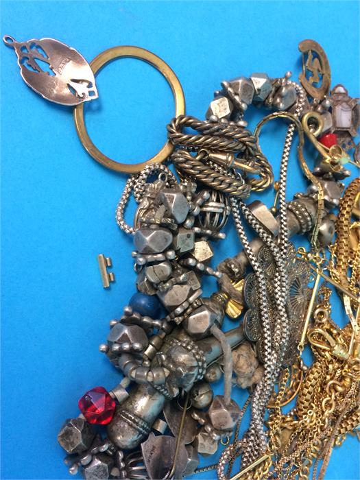 A bag of assorted jewellery - Image 3 of 4