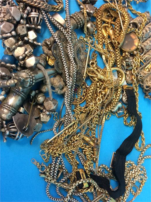 A bag of assorted jewellery - Image 2 of 4