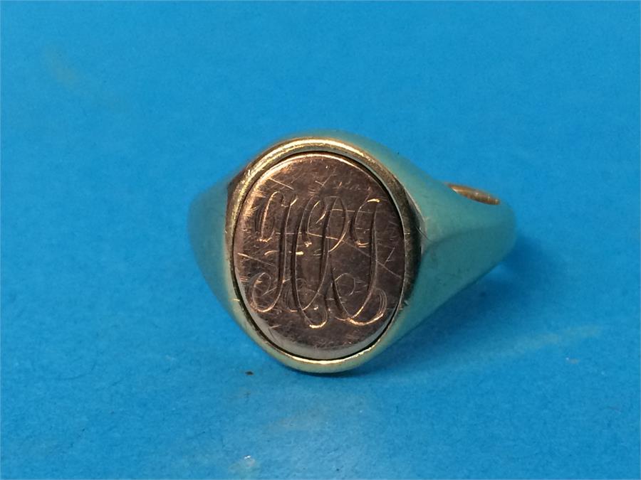 A 9ct reversible Masonic cygnet ring, size P, 7 grams