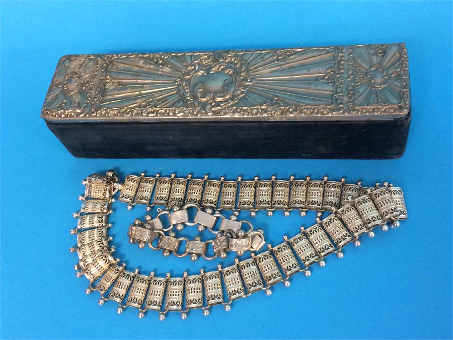 A silver coloured Victorian collarette and a bracelet - Image 2 of 2