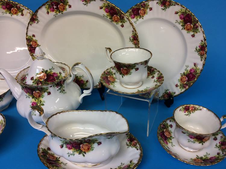 A quantity of Royal Albert Old Country Roses dinner and tea wares - Image 3 of 4