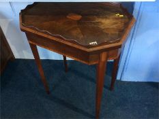 An Edwardian mahogany occasional table