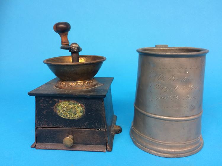 A pewter 'Quart Tankard' and a coffee grinder - Image 2 of 3