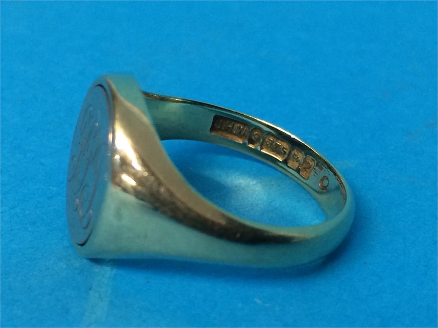 A 9ct reversible Masonic cygnet ring, size P, 7 grams - Image 2 of 3