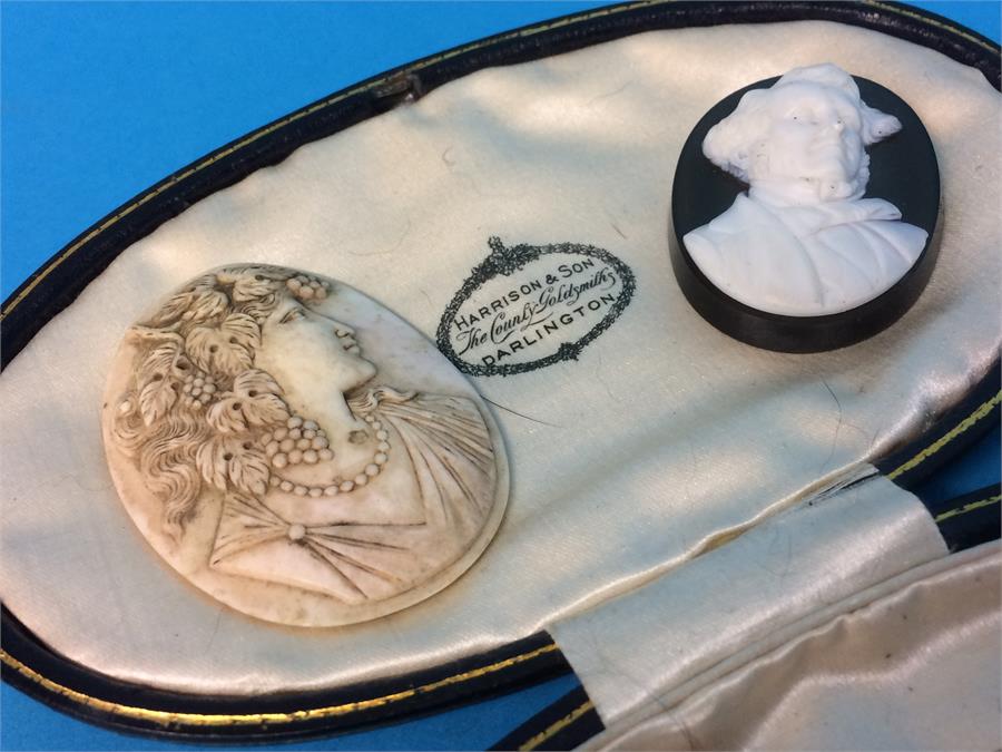 A cameo of a Gentleman, stamped Saulini and seven various cameos - Image 3 of 4