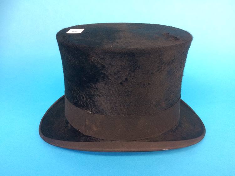 A leather top hat case with top hat - Image 3 of 3