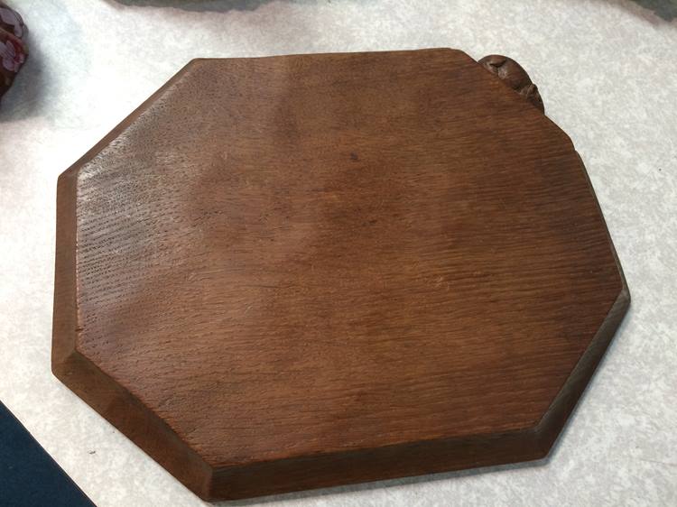 A Robert 'Mouseman' Thompson of Kilburn dark oak octagonal cheeseboard. 30 cm wide - Image 5 of 5