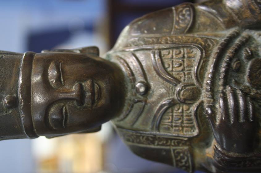 A bronze model of a Chinese Deity, 24cm high - Image 4 of 9