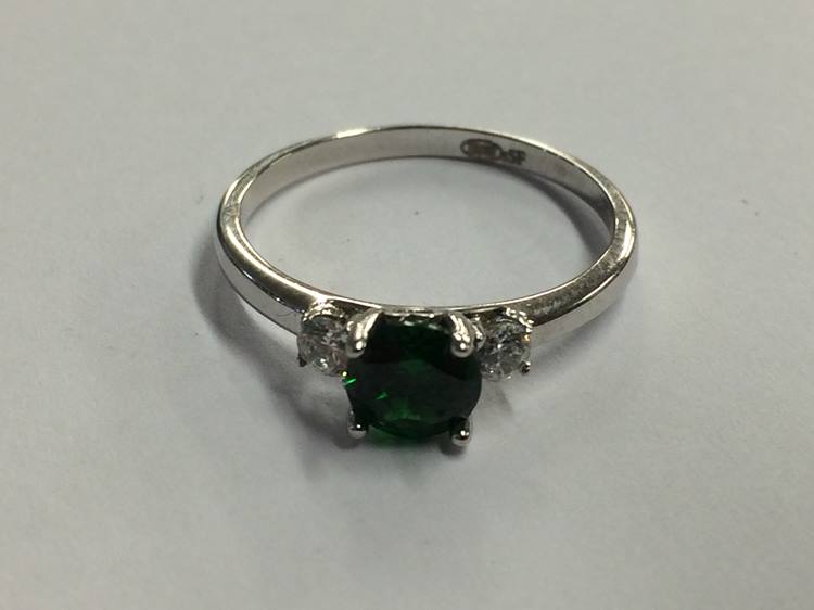 White metal ring, mounted with emerald coloured stone, stamped '750'