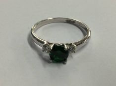 White metal ring, mounted with emerald coloured stone, stamped '750'