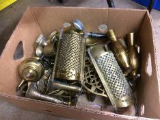 Box of assorted brass ware