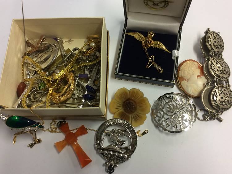 Gold mounted cameo, silver gilt RAF brooch etc.