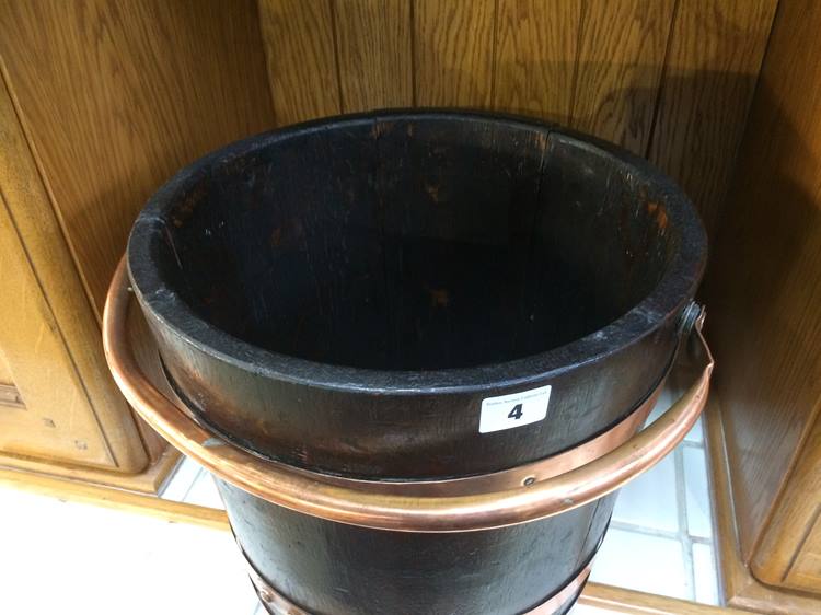 A mahogany peat bucket, with copper handle and three copper bands, 30 cm high - Image 2 of 2