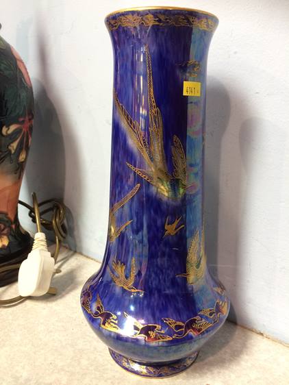 A tall Wedgwood lustreware vase, decorated with exotic birds and swans, 31cm high - Image 2 of 4