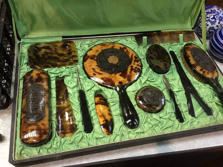 A faux tortoishell Oriental design dressing table set (boxed) - Image 2 of 4