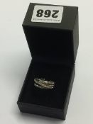 A white metal ring stamped '750', 7.6g