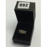 A white metal ring stamped '750', 7.6g