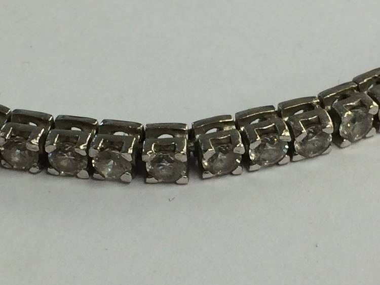 Costume jewellery tennis bracelet - Image 2 of 2