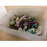 Various costume jewellery