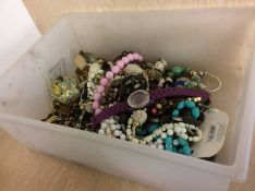 Various costume jewellery