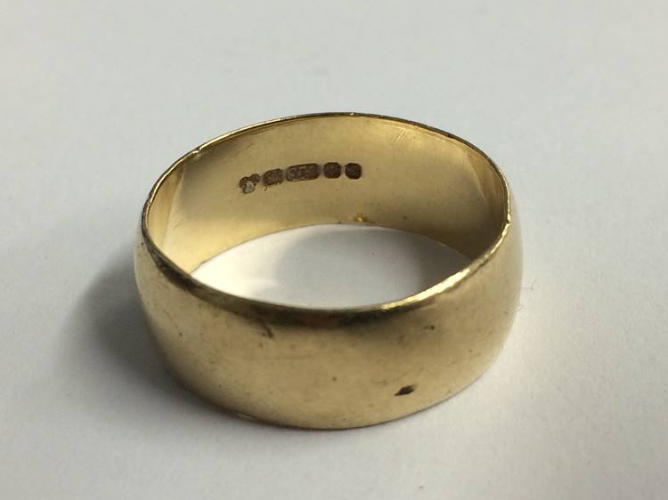 9ct gold ring, 4.7g