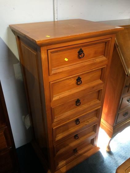 Pine chest of drawers