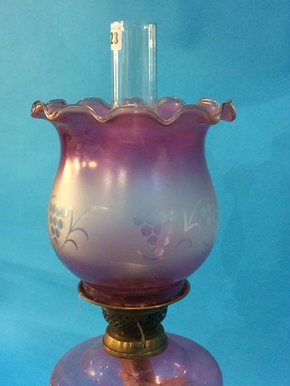 A Duplex oil lamp with pale purple reservoir and shade - Image 3 of 6