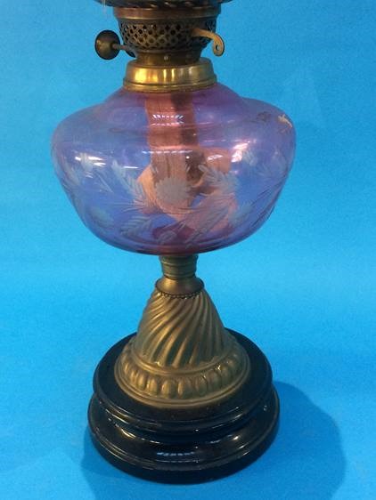 A Duplex oil lamp with pale purple reservoir and shade - Image 2 of 6