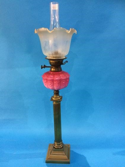 A Victorian oil lamp with pink reservoir and frosted shade 'Youngs'. 84 cm high - Image 5 of 8