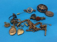 Bag of assorted jewellery, including an RAF sweet heart brooch, horseshoe pin etc.